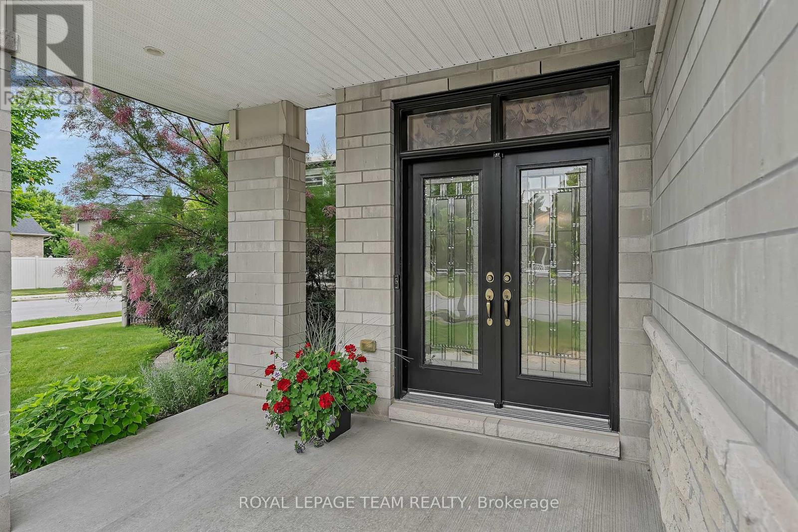 51 Bridle Crest Court