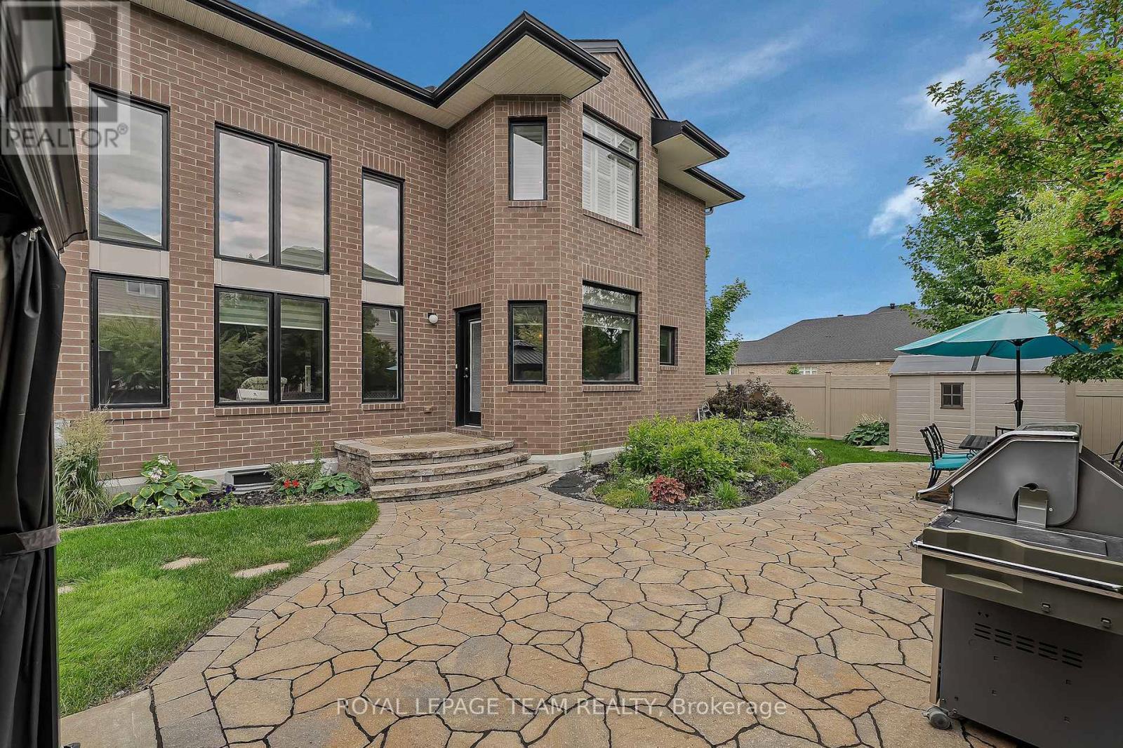 51 Bridle Crest Court