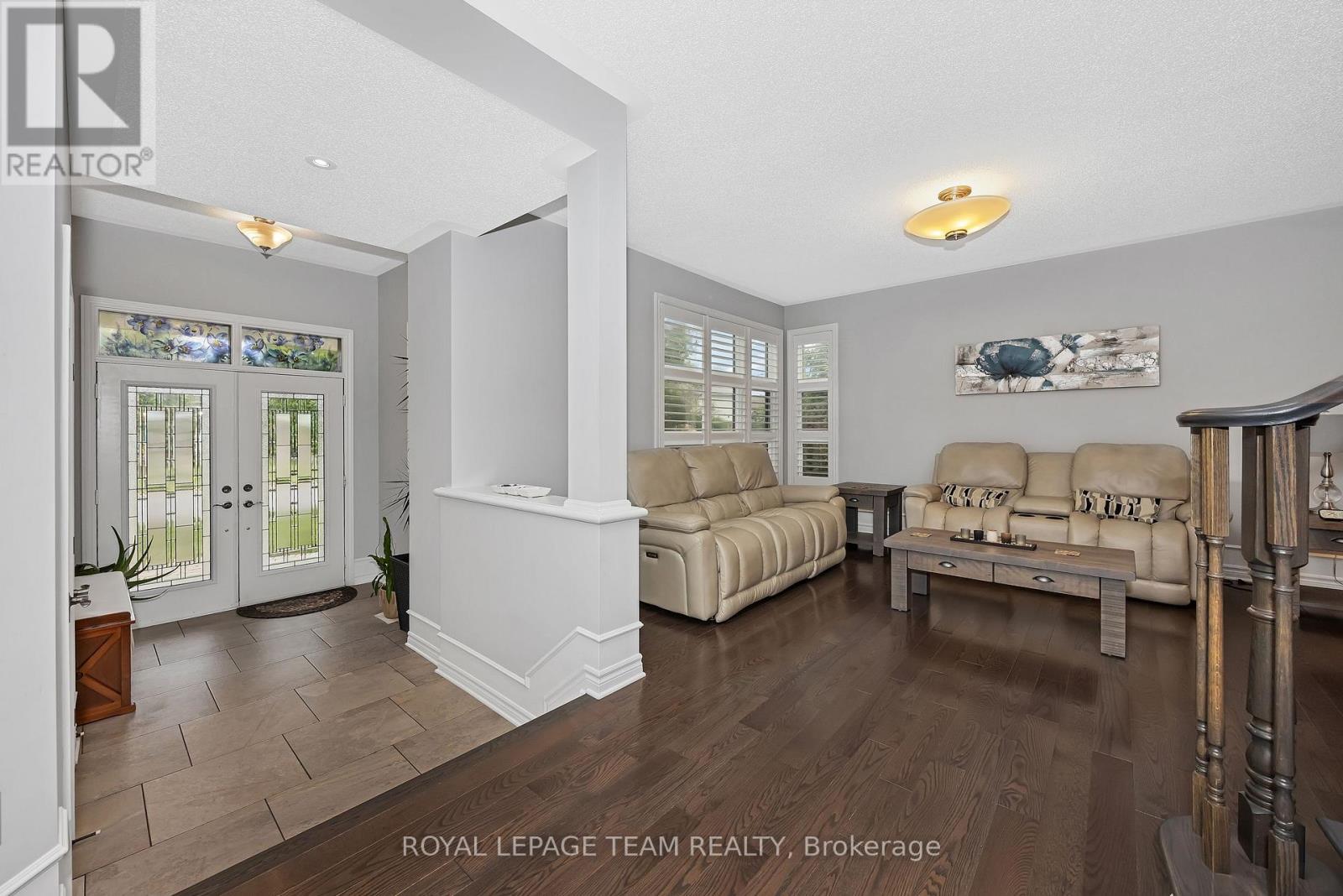 51 Bridle Crest Court