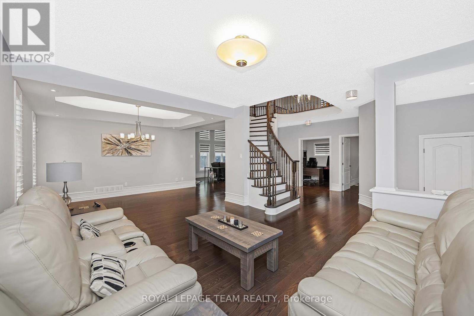 51 Bridle Crest Court