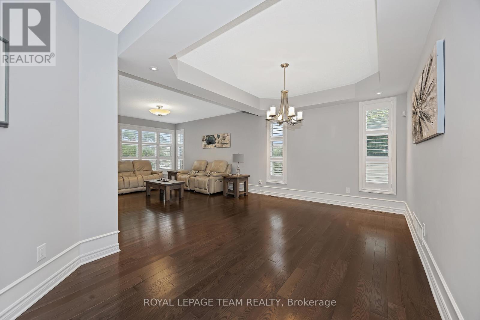51 Bridle Crest Court