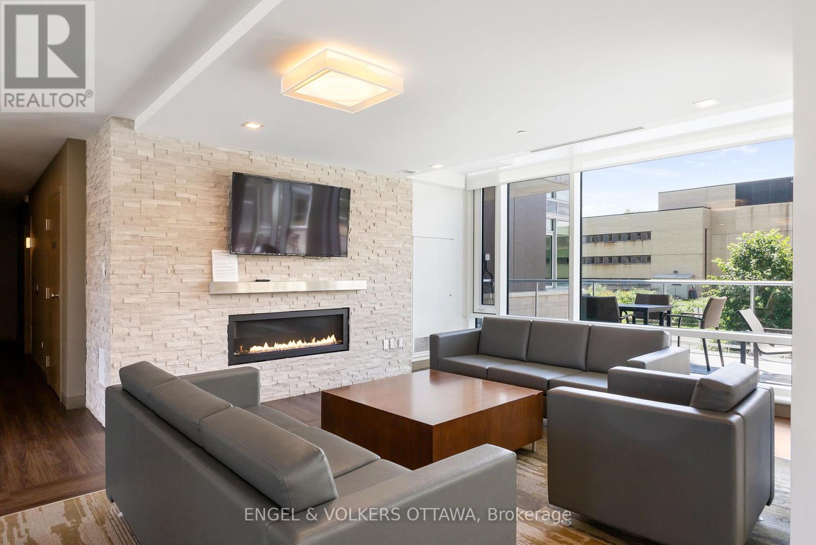 Unit 308 - 570 De Mazenod Avenue