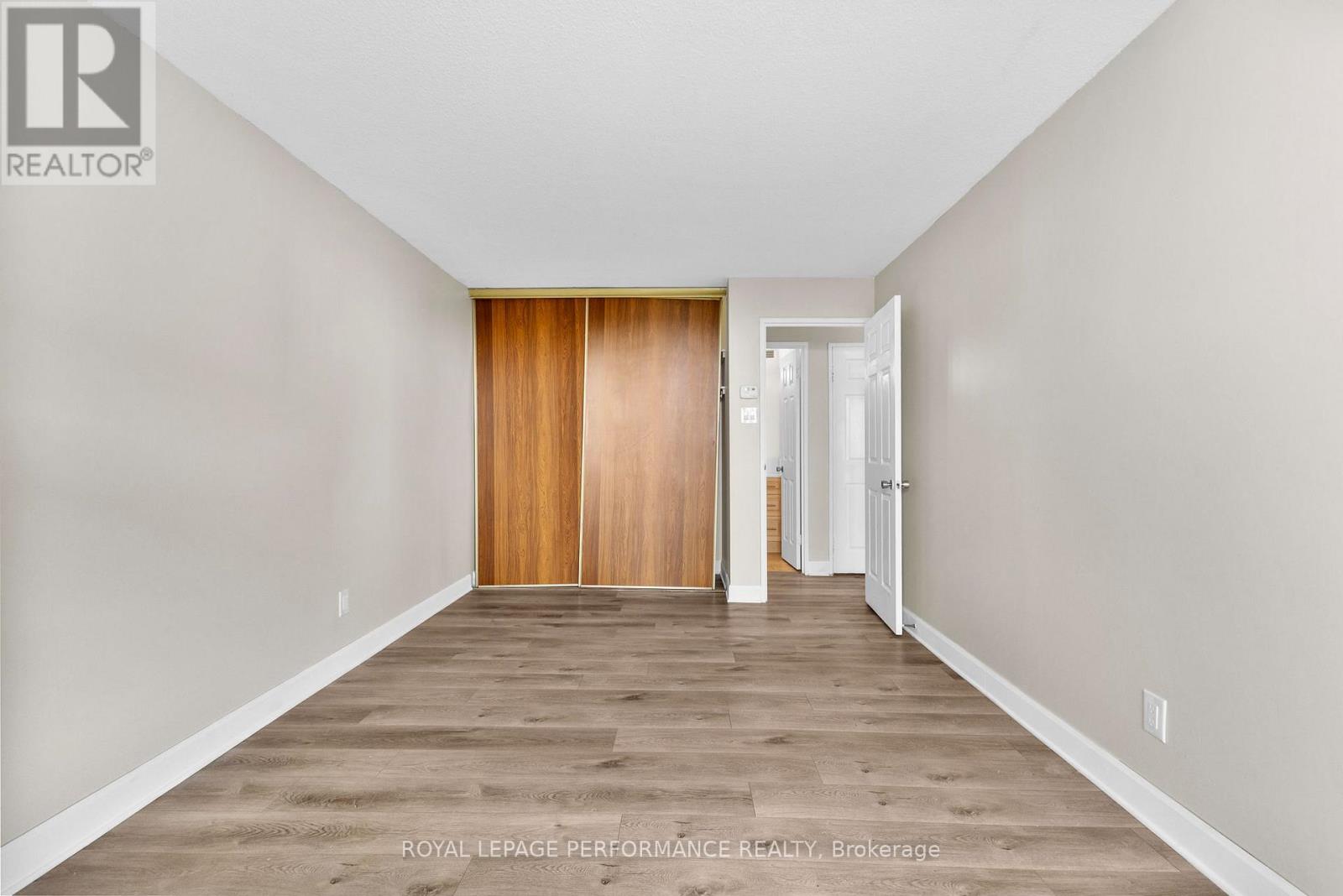 1003 - 1171 Ambleside Drive
