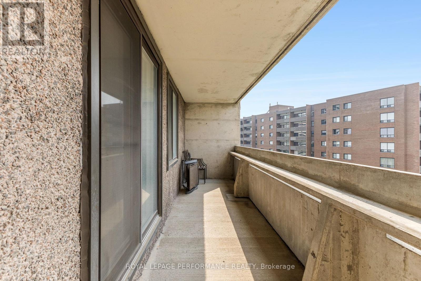 1003 - 1171 Ambleside Drive