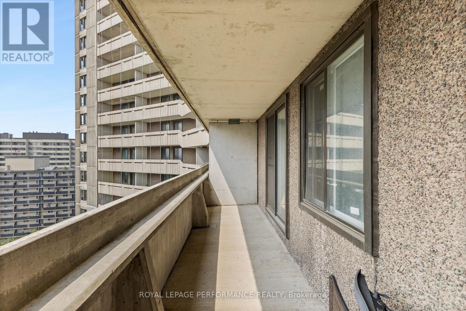 1003 - 1171 Ambleside Drive