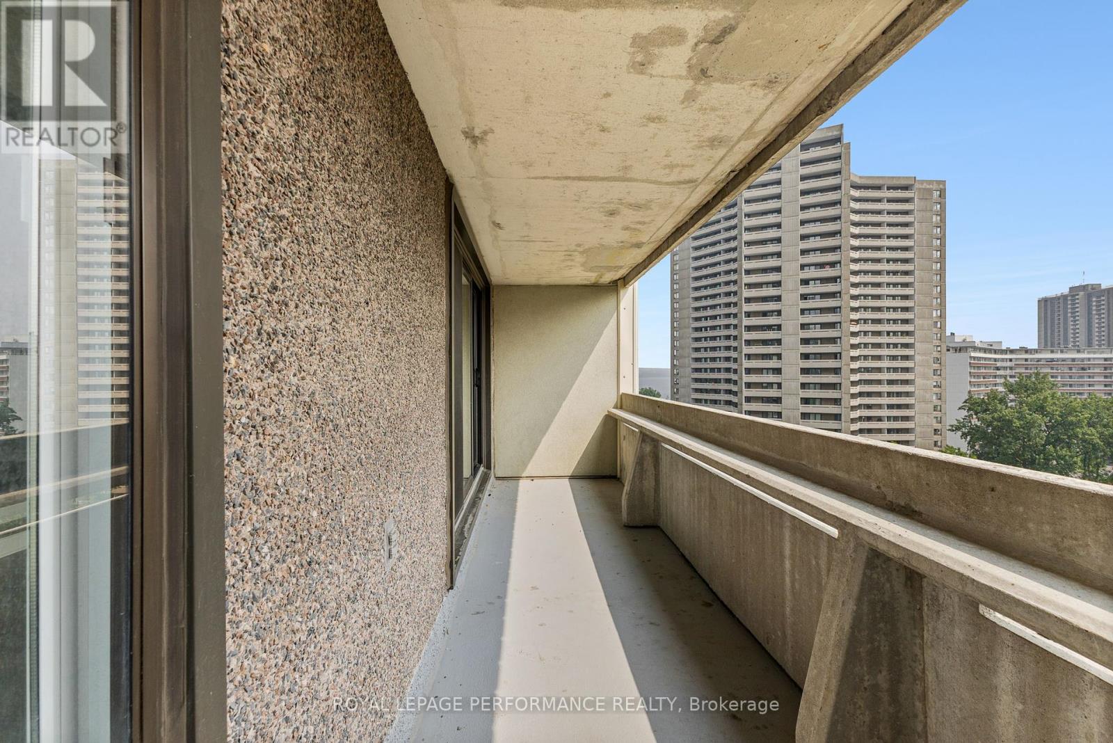 1003 - 1171 Ambleside Drive