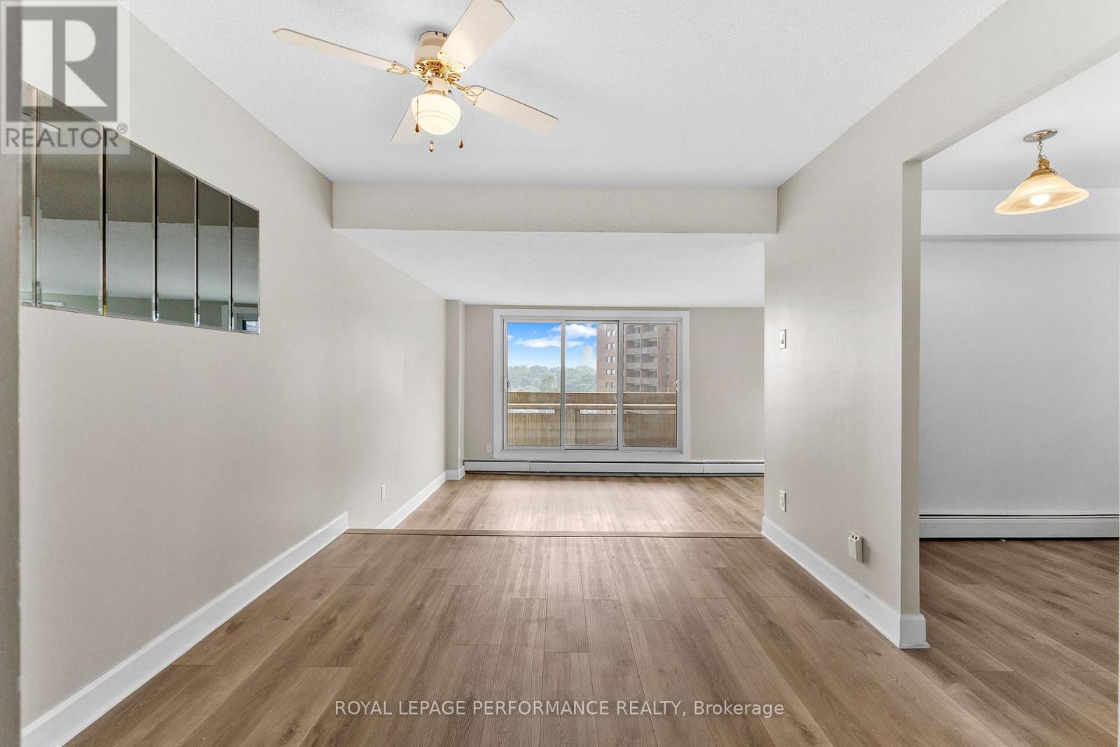 1003 - 1171 Ambleside Drive