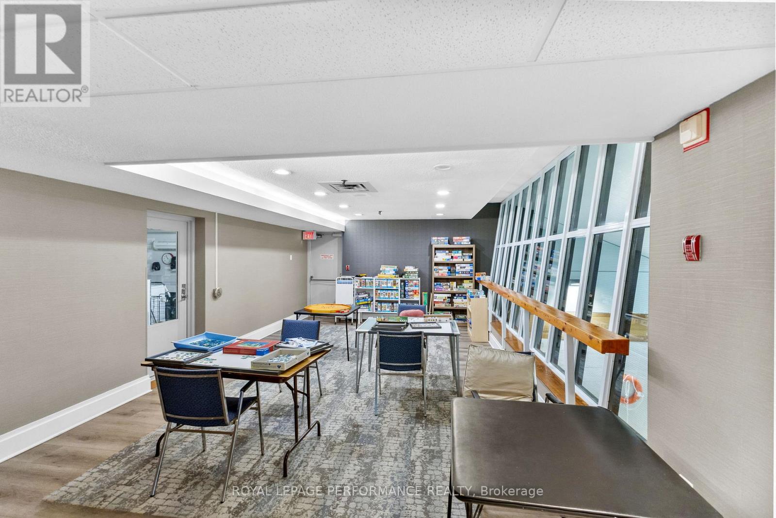 1003 - 1171 Ambleside Drive