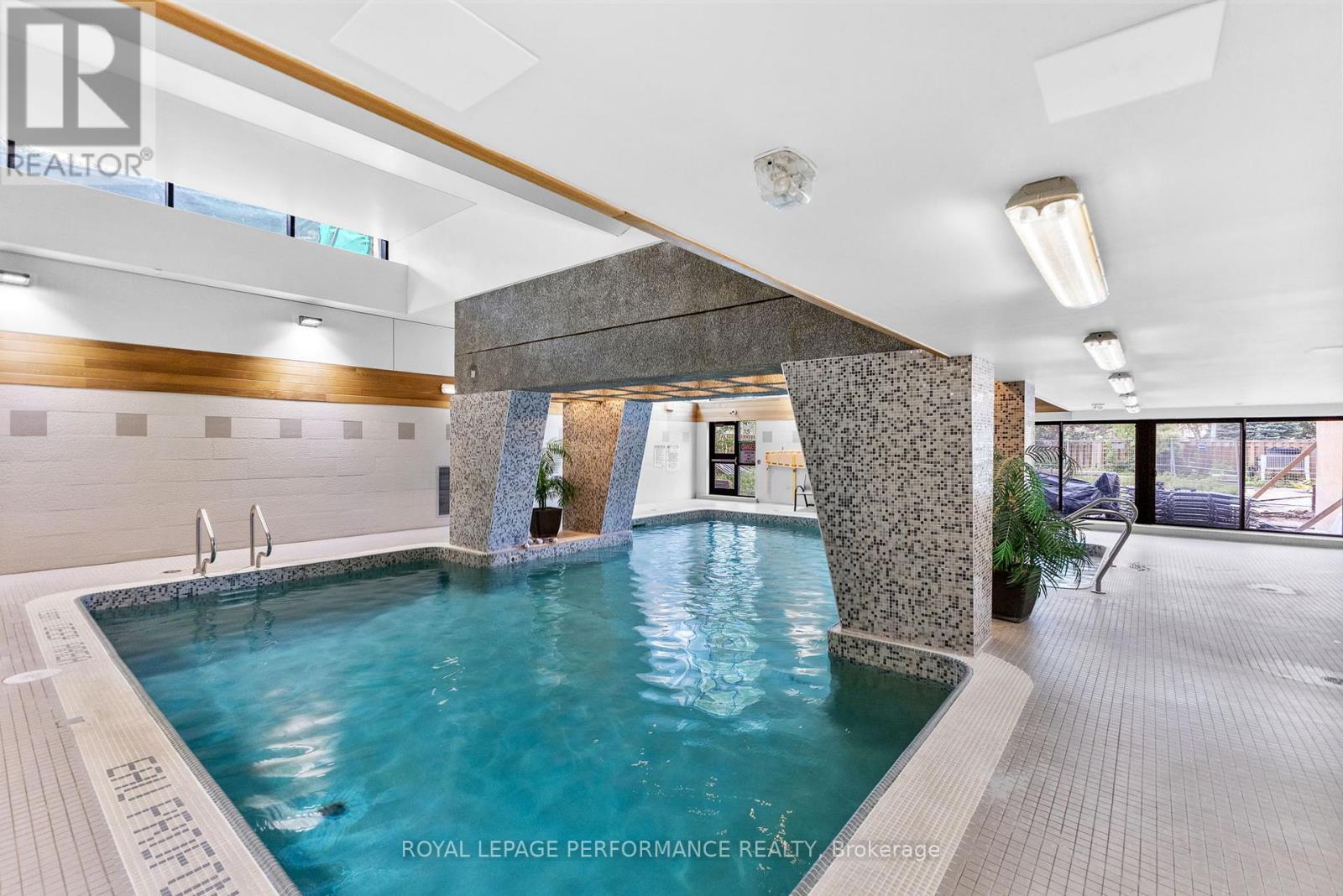 1003 - 1171 Ambleside Drive