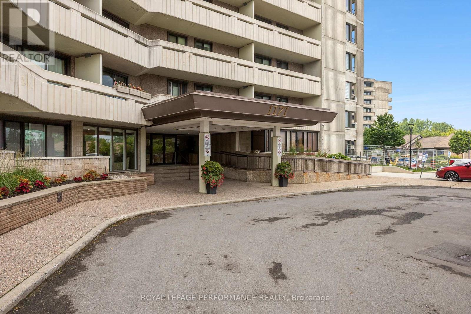 1003 - 1171 Ambleside Drive