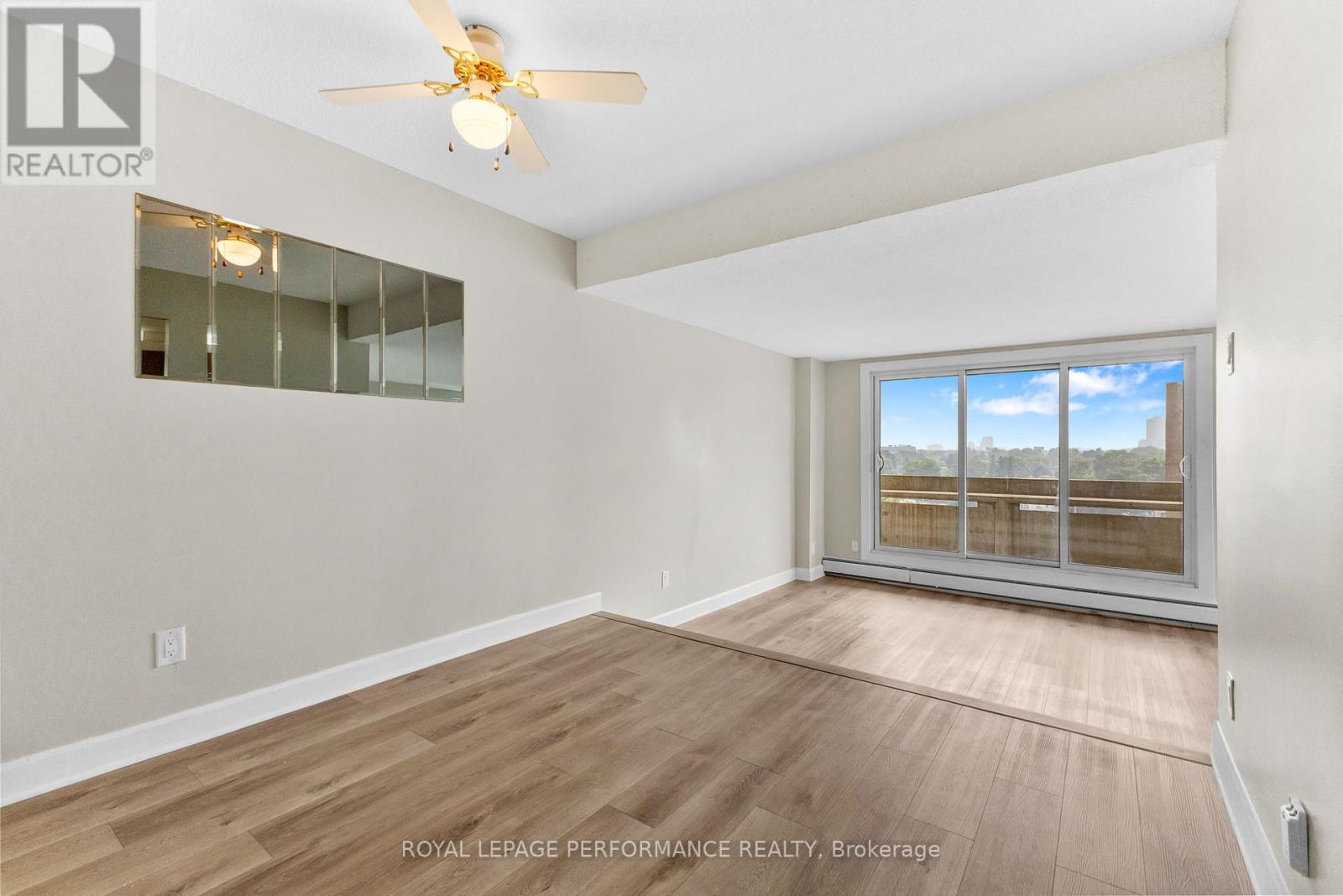 1003 - 1171 Ambleside Drive