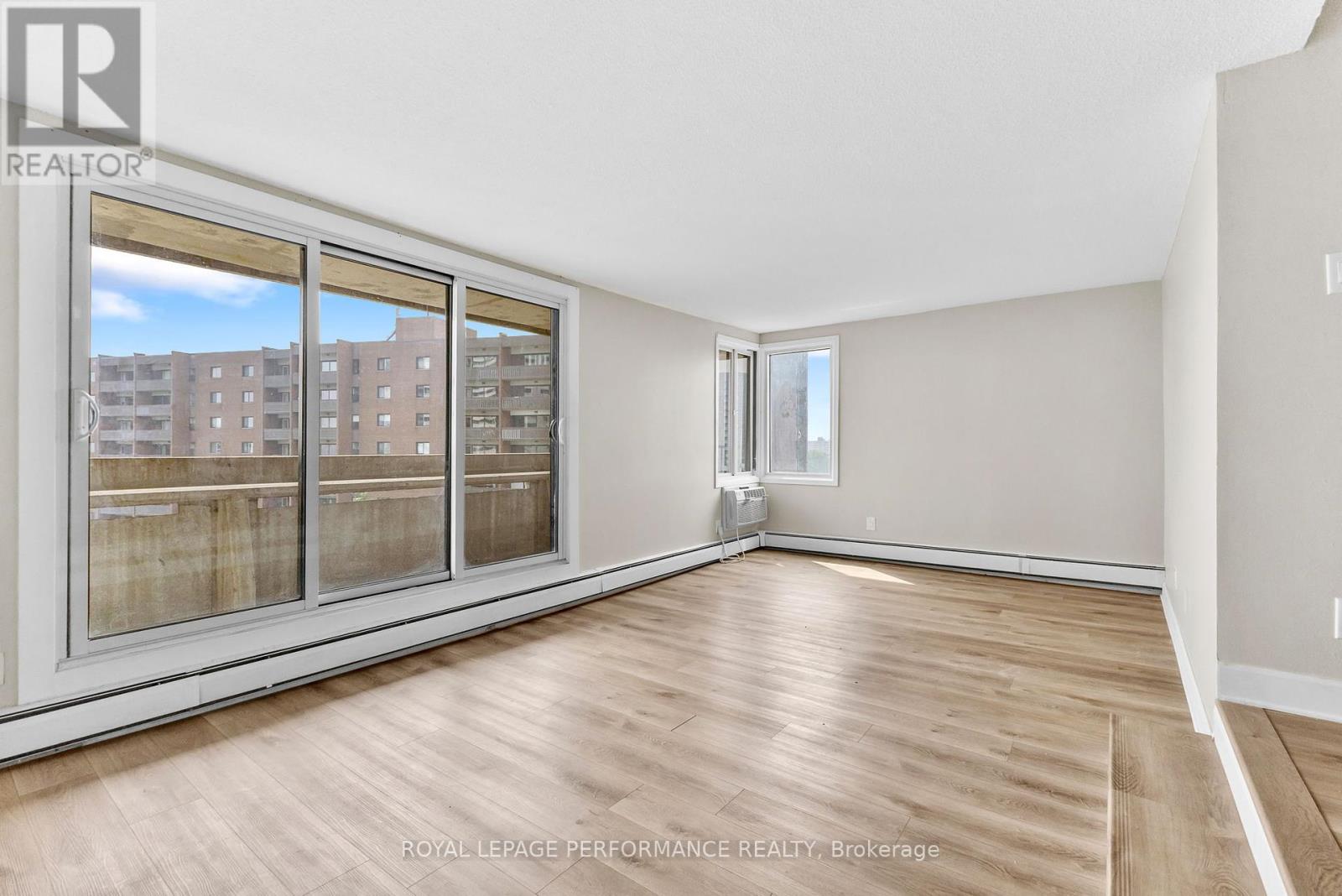 1003 - 1171 Ambleside Drive