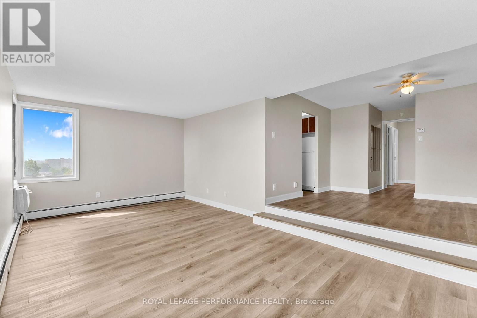 1003 - 1171 Ambleside Drive