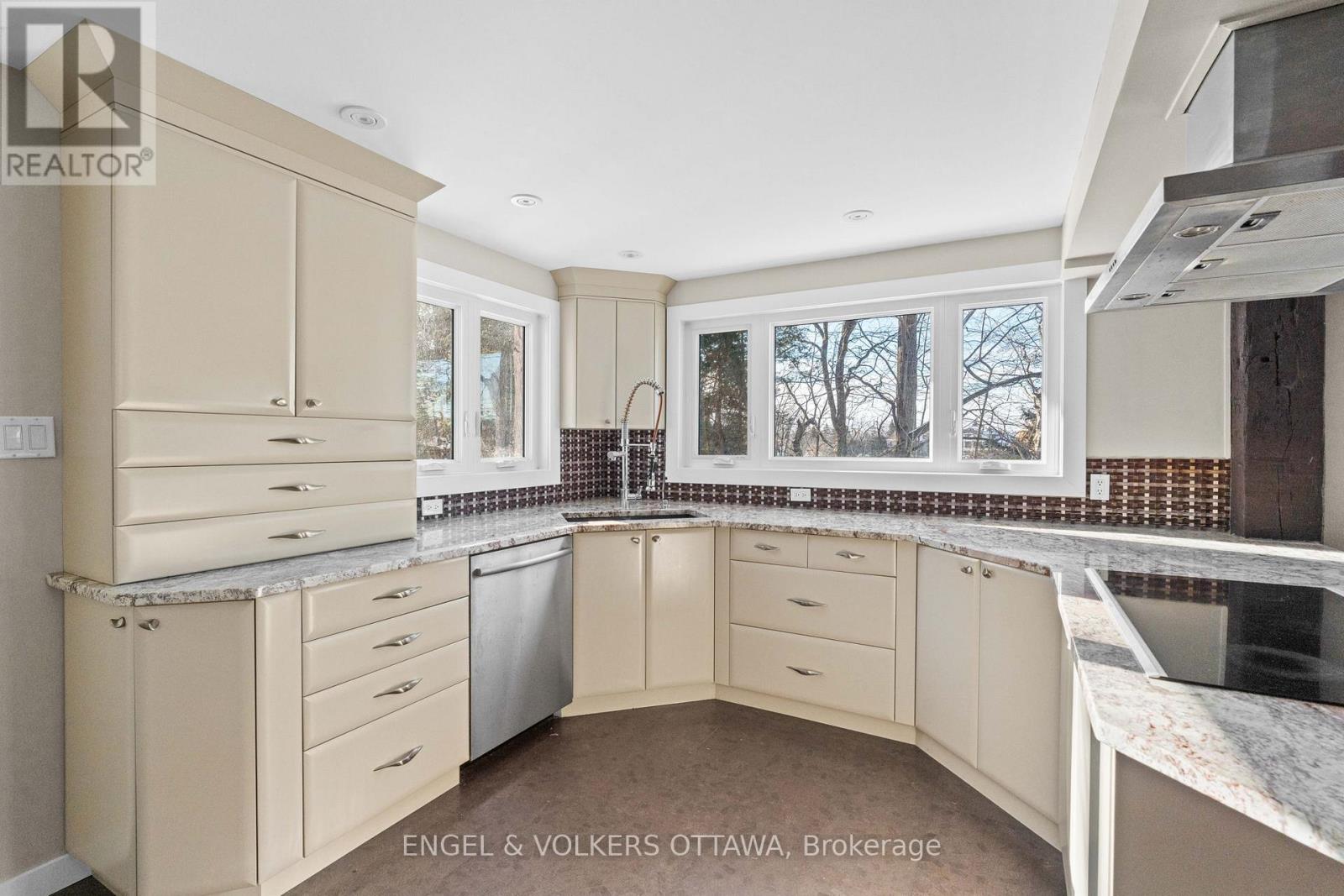 32 Ryeburn Drive