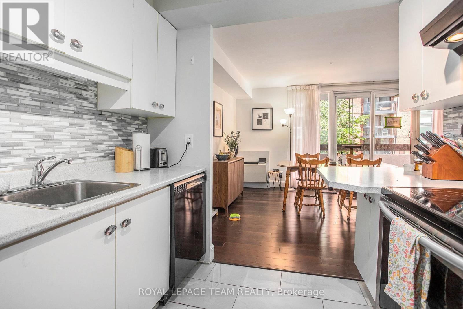 402 - 141 Somerset Street W