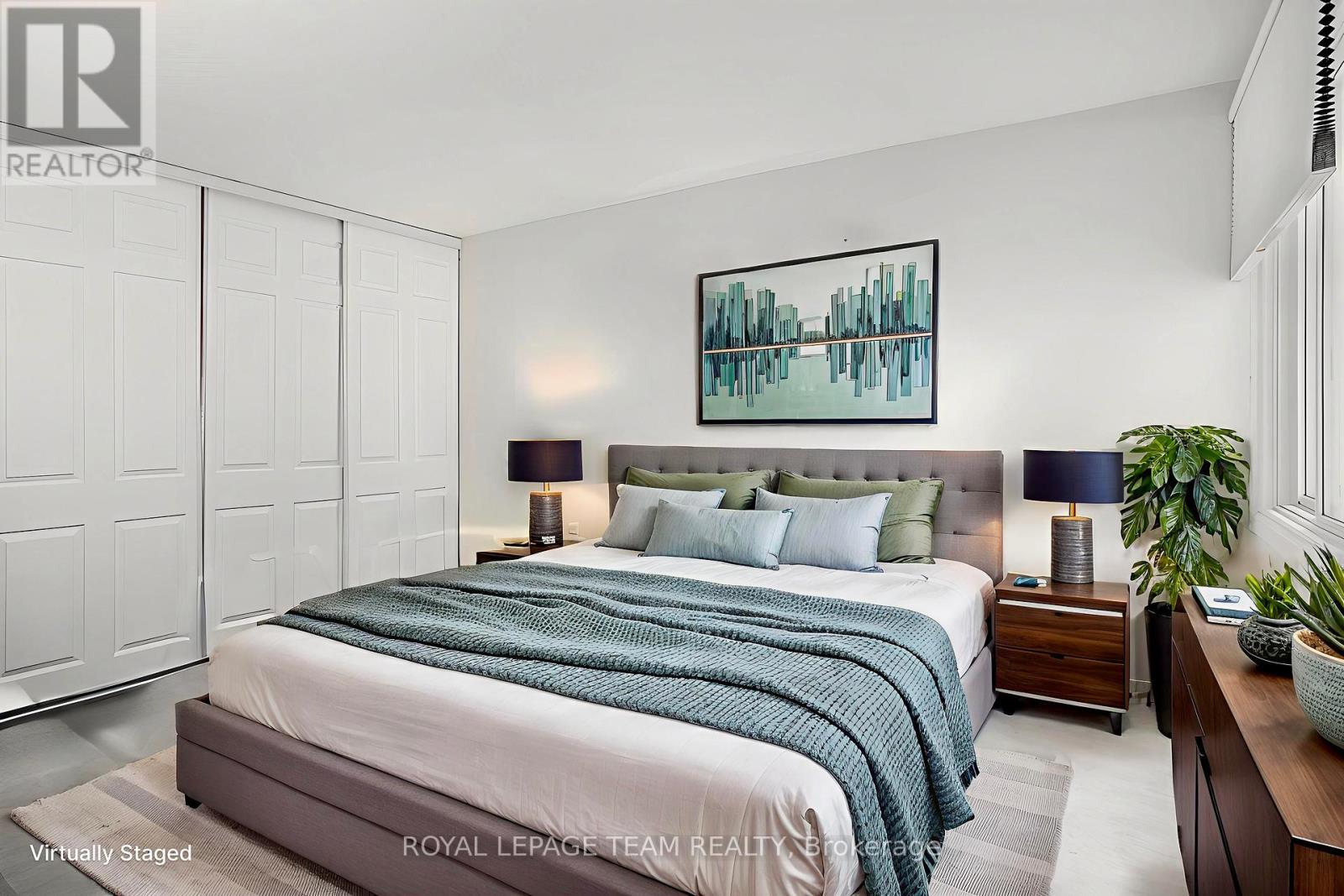 402 - 141 Somerset Street W