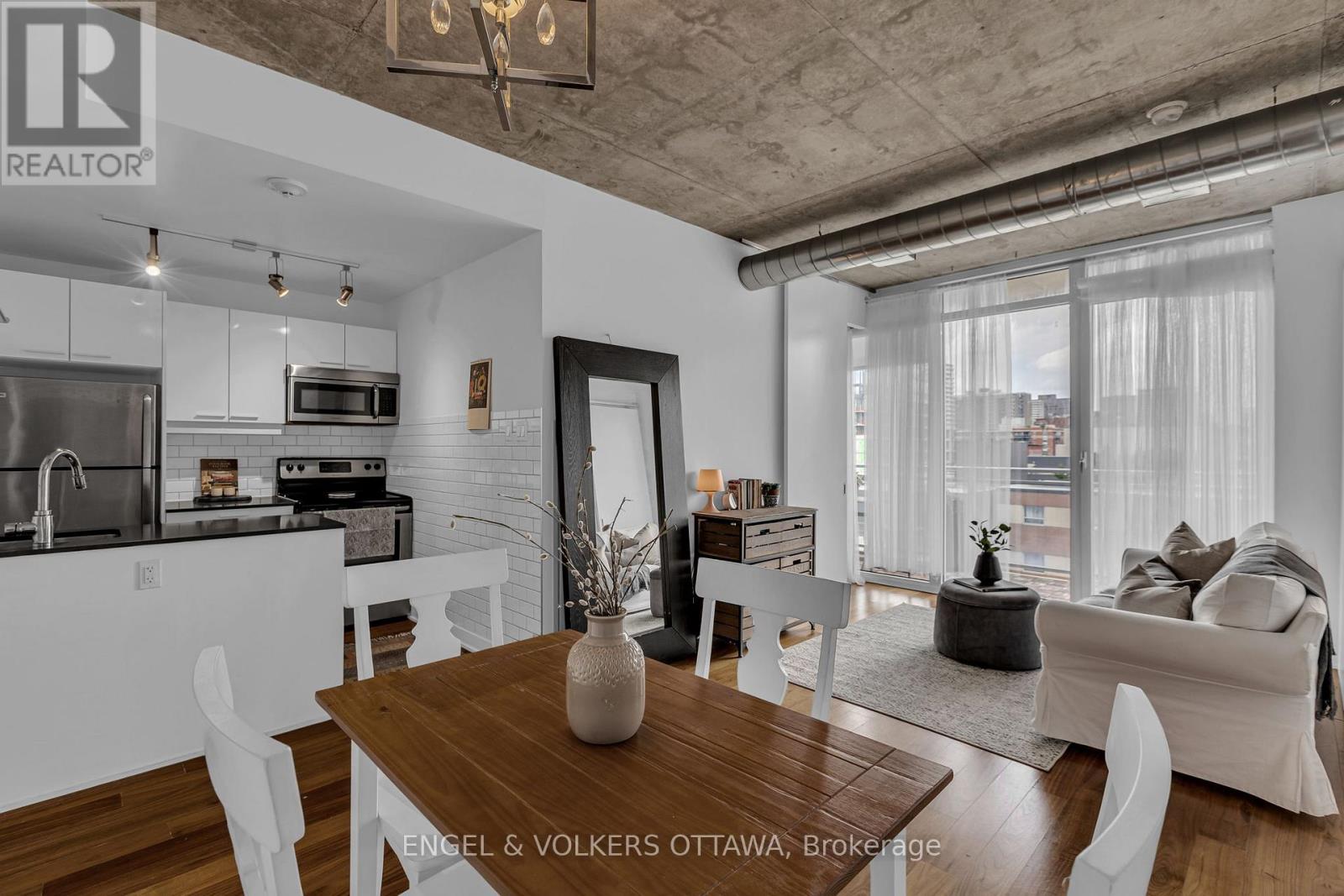 415 - 354 Gladstone Avenue