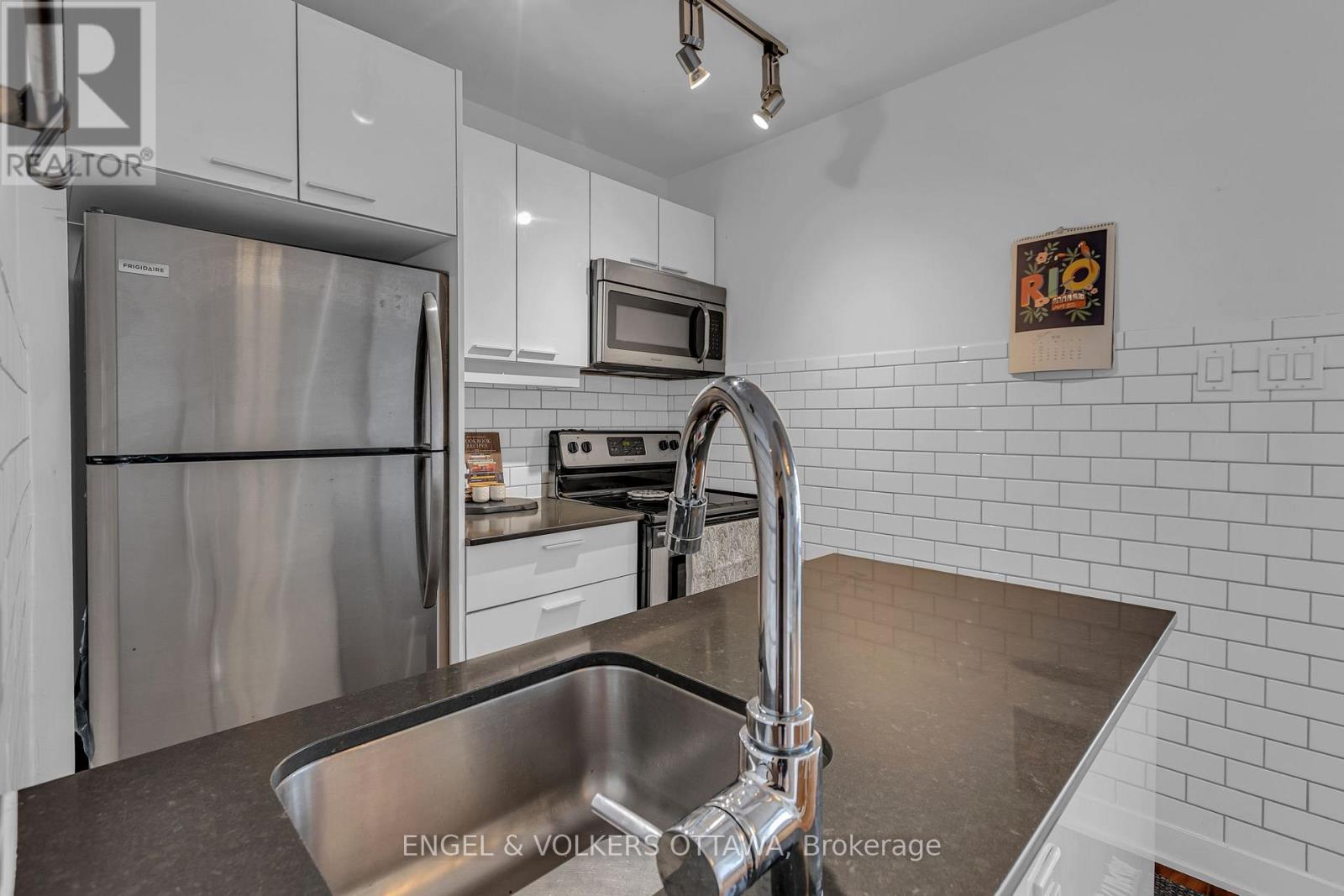415 - 354 Gladstone Avenue