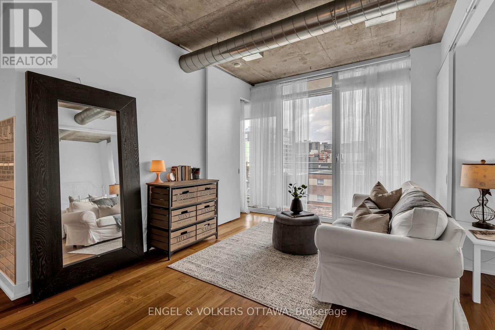 415 - 354 Gladstone Avenue
