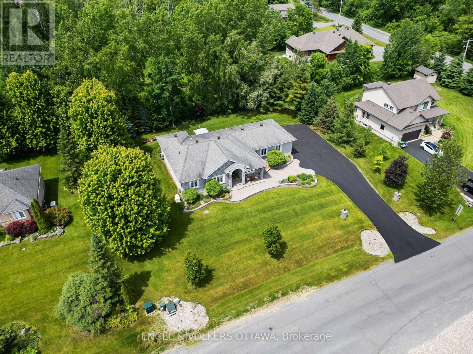6957 Lake Forest Walk