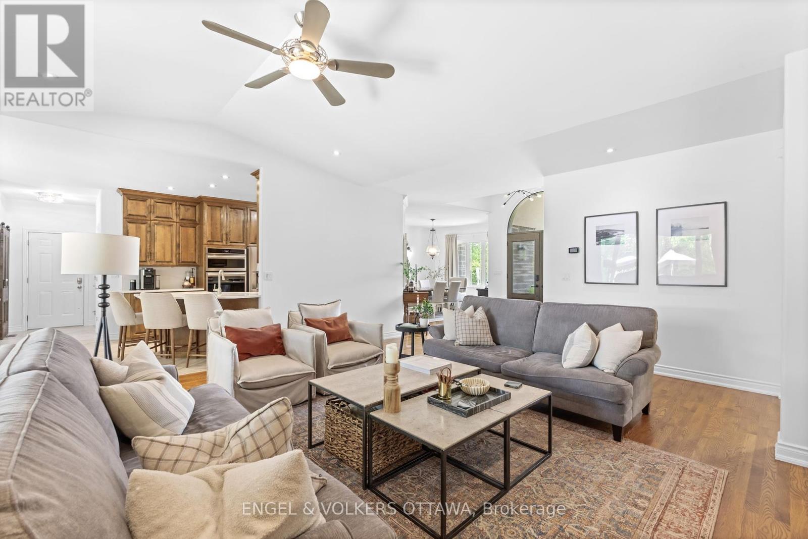 6957 Lake Forest Walk