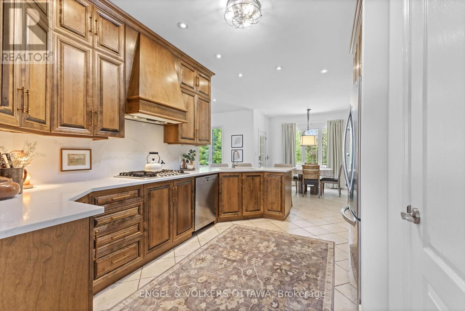 6957 Lake Forest Walk