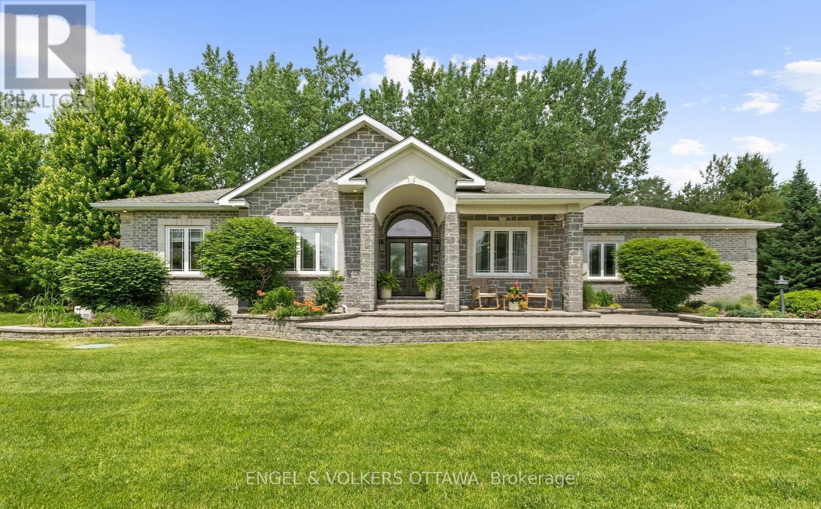 6957 Lake Forest Walk