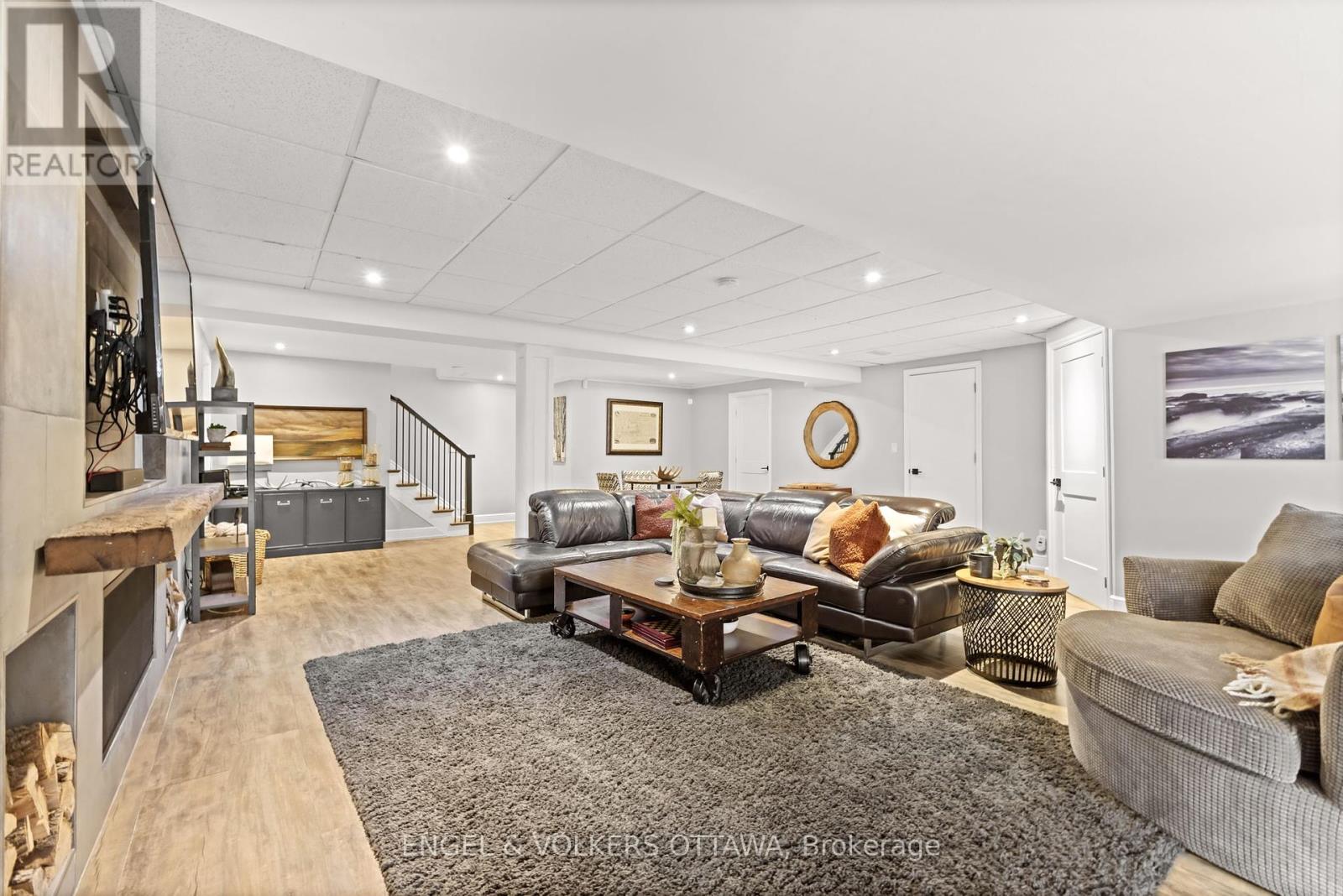 6957 Lake Forest Walk