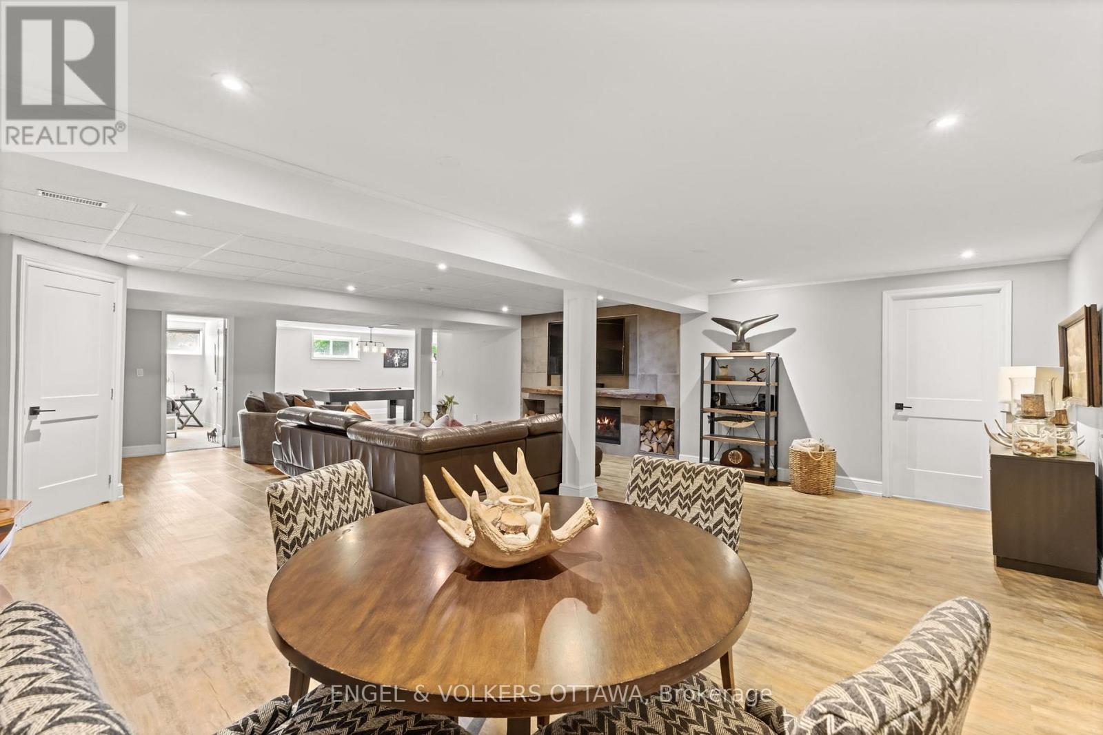 6957 Lake Forest Walk