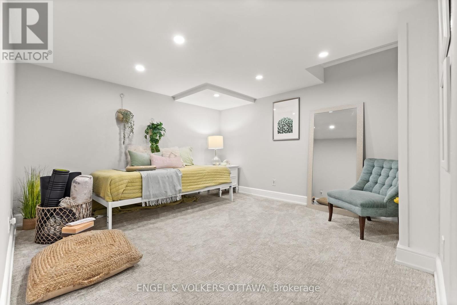 6957 Lake Forest Walk