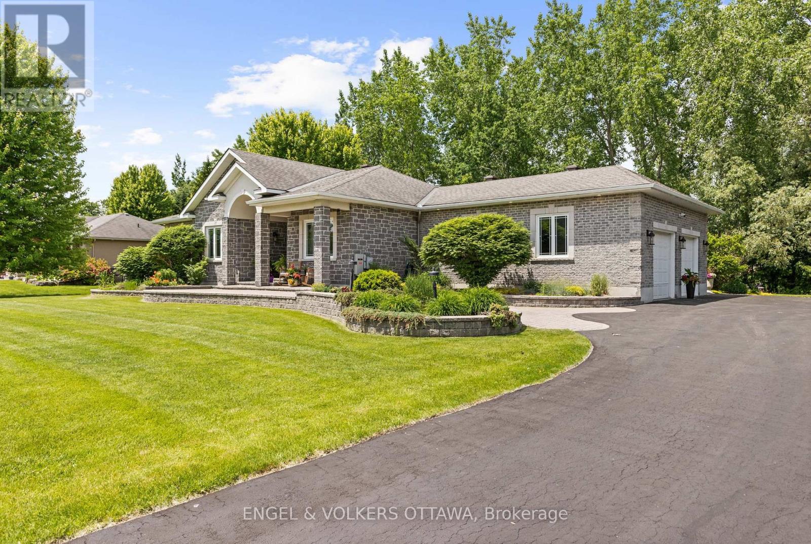 6957 Lake Forest Walk