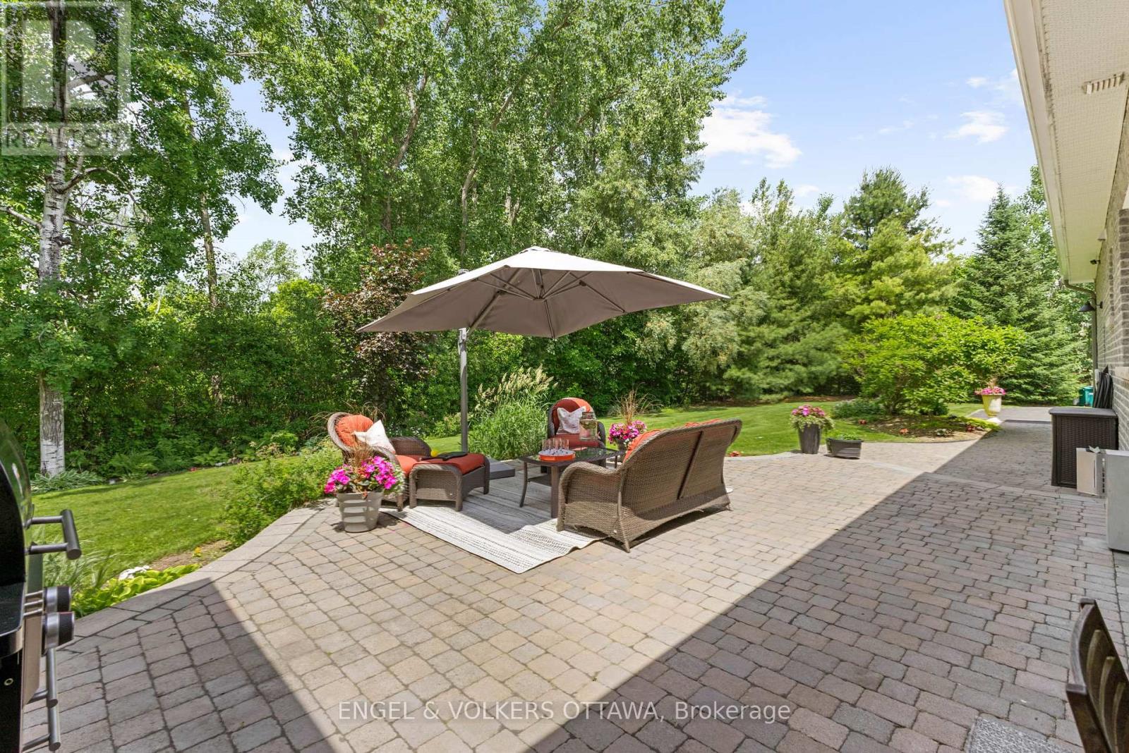 6957 Lake Forest Walk