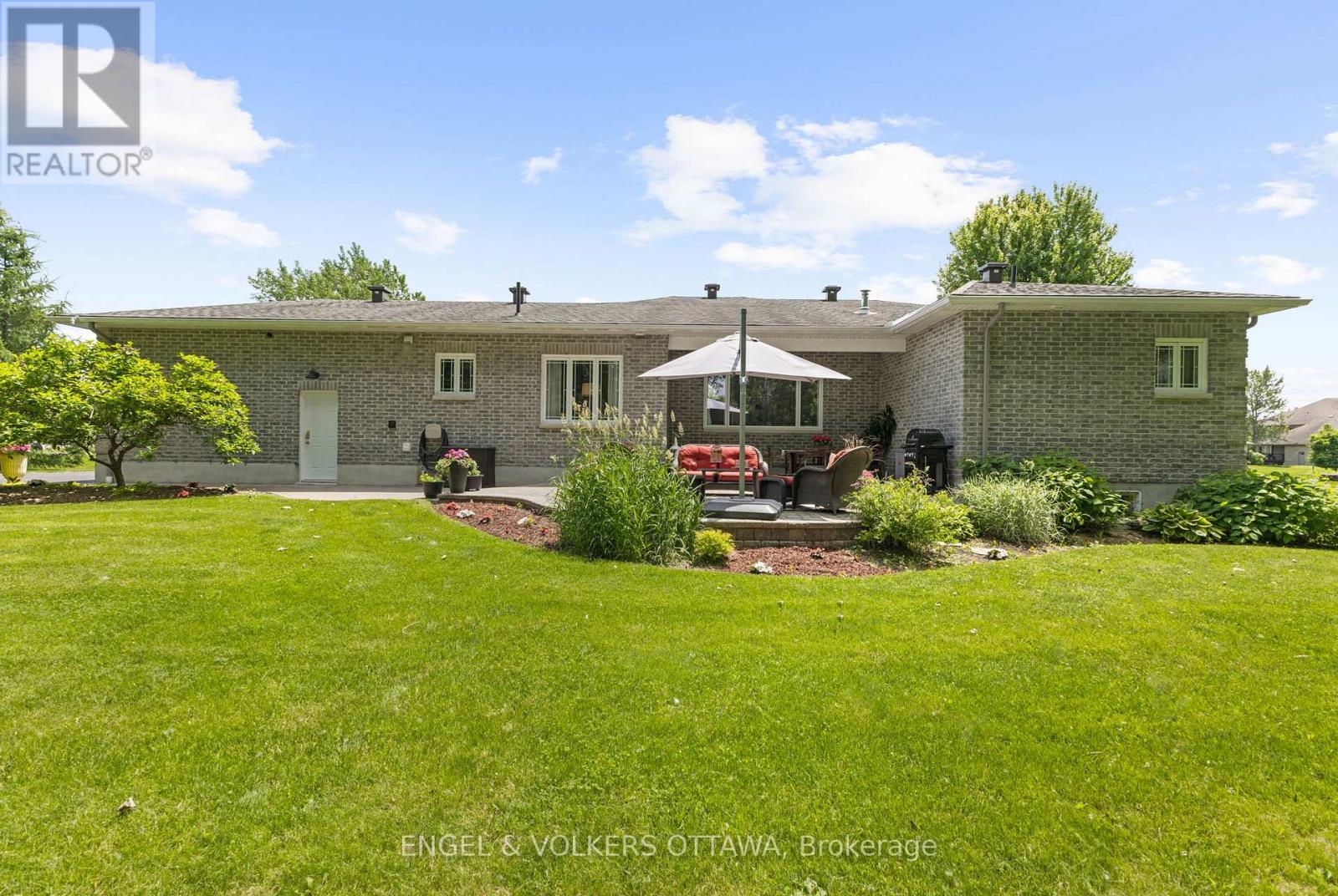 6957 Lake Forest Walk