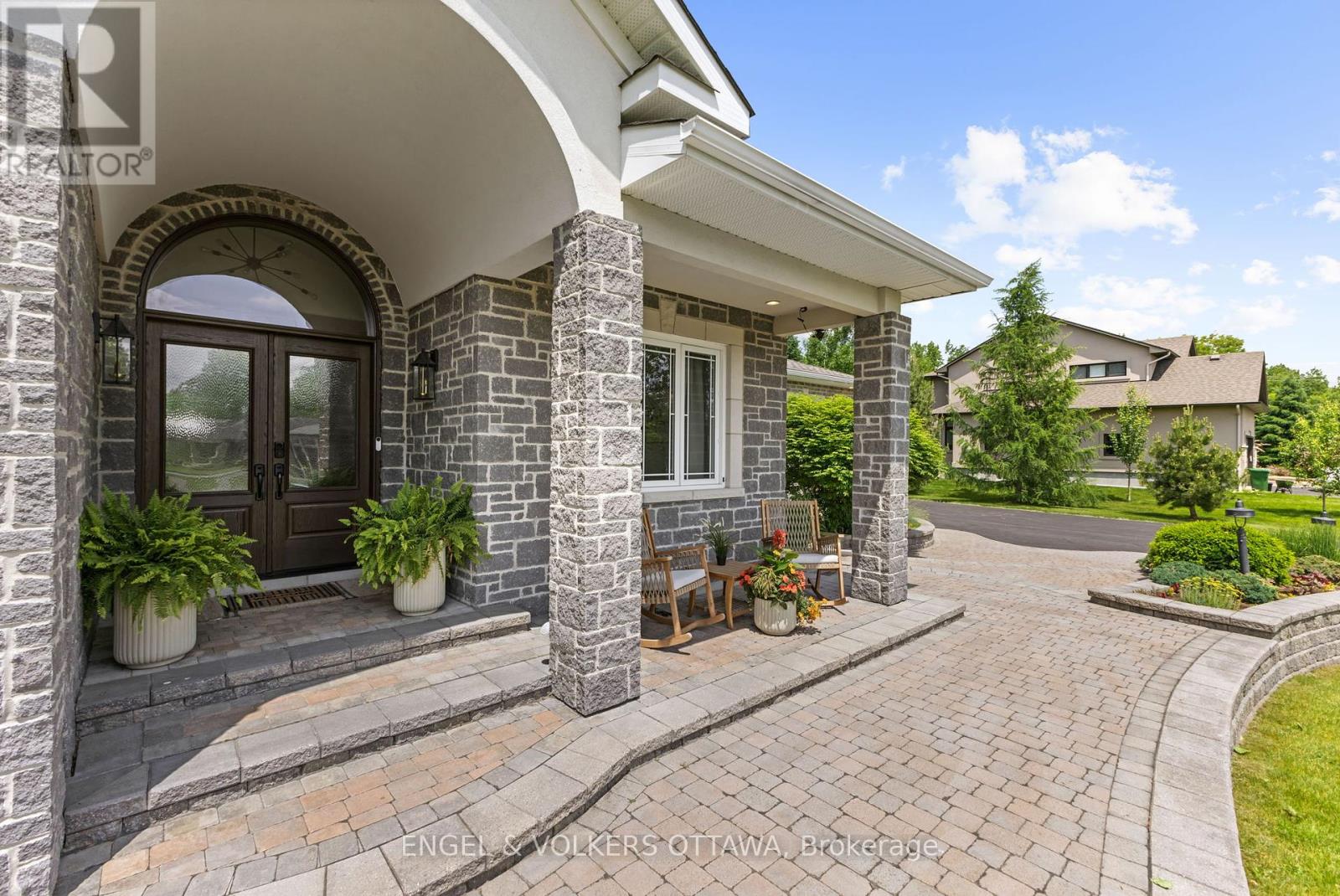 6957 Lake Forest Walk