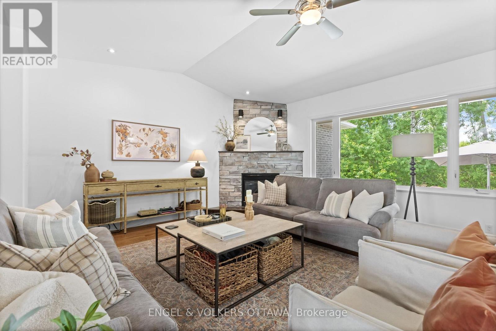 6957 Lake Forest Walk