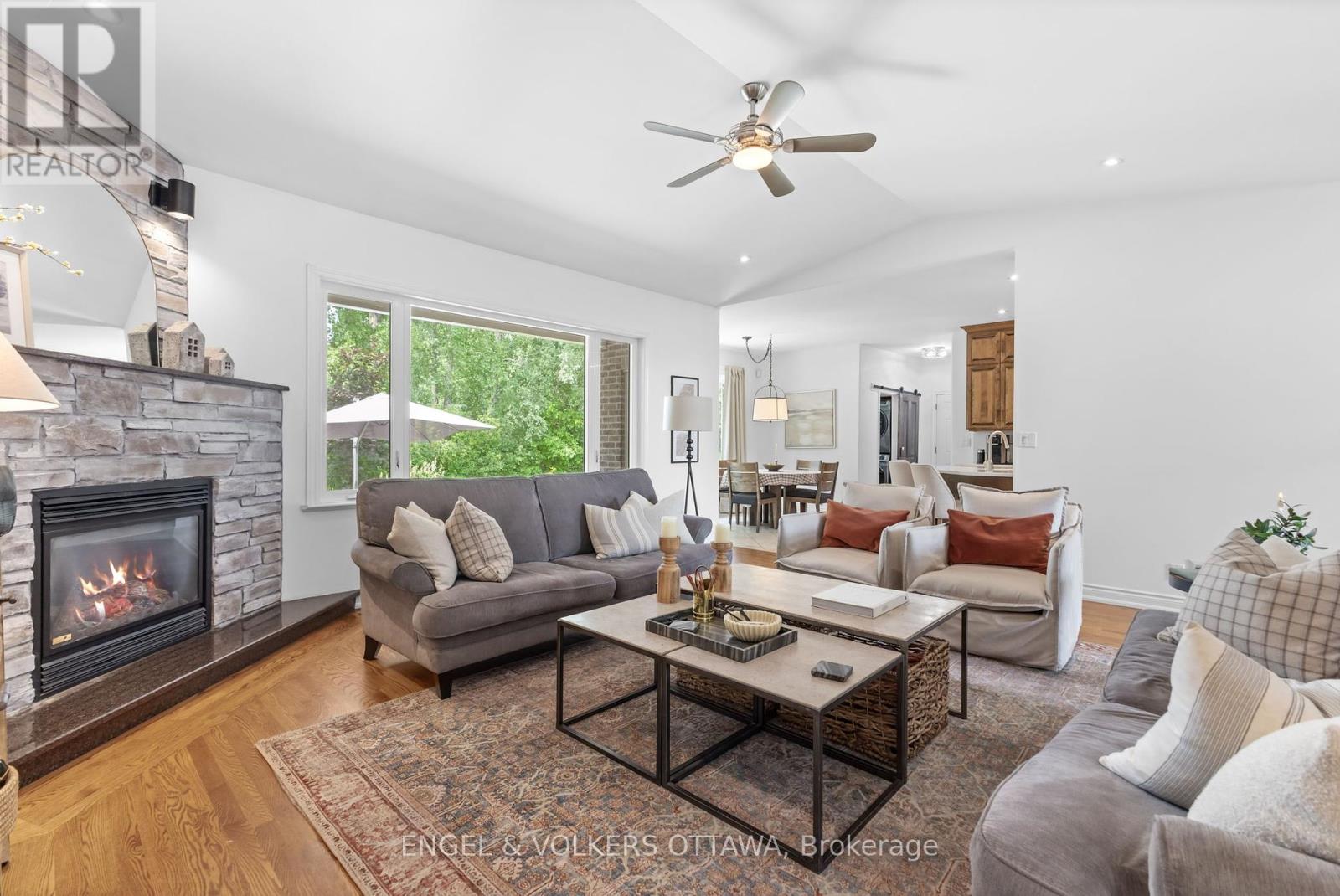 6957 Lake Forest Walk