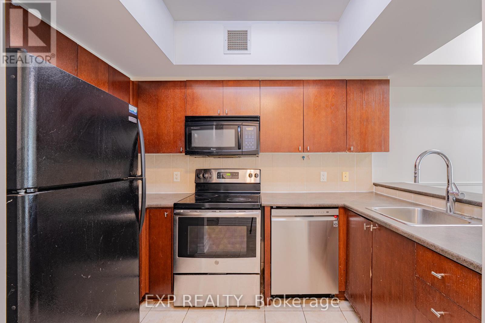 302 - 200 Rideau Street