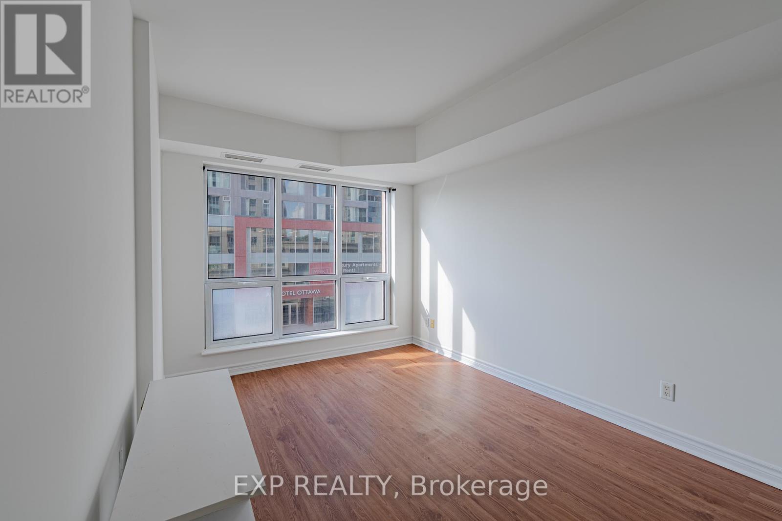 302 - 200 Rideau Street