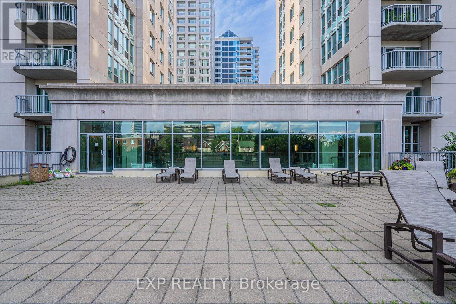 302 - 200 Rideau Street