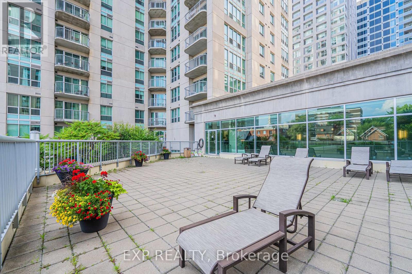 302 - 200 Rideau Street