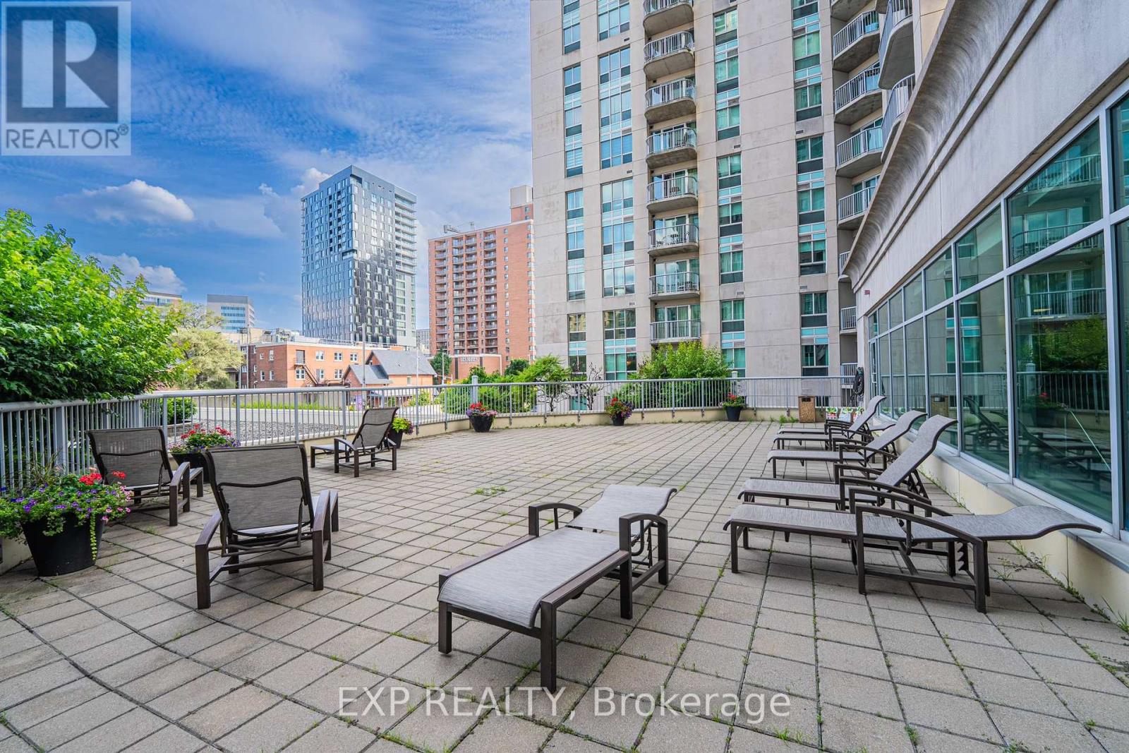 302 - 200 Rideau Street