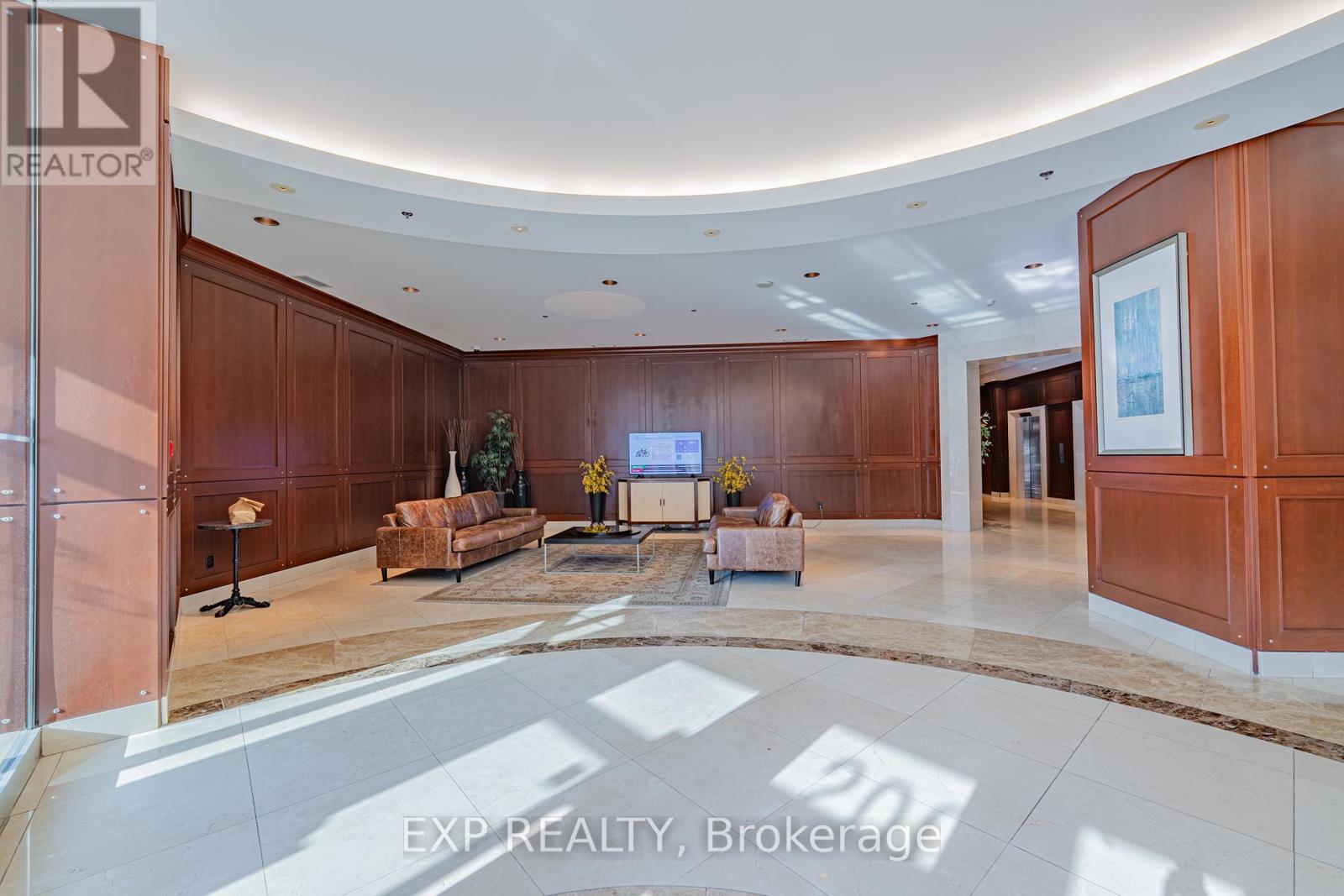 302 - 200 Rideau Street