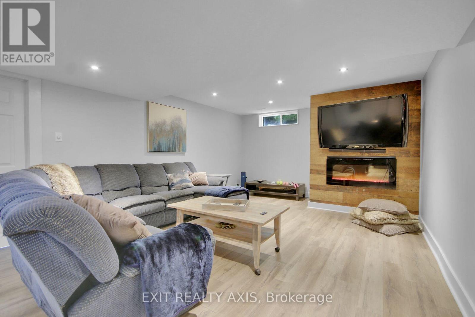 155 Longshire Circle
