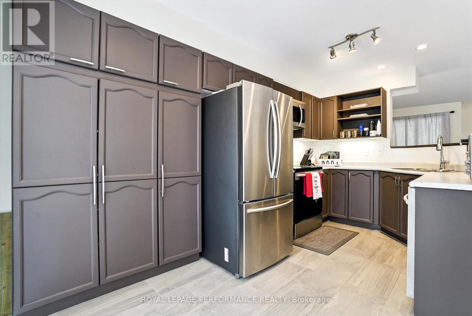 1493 Lynx Crescent