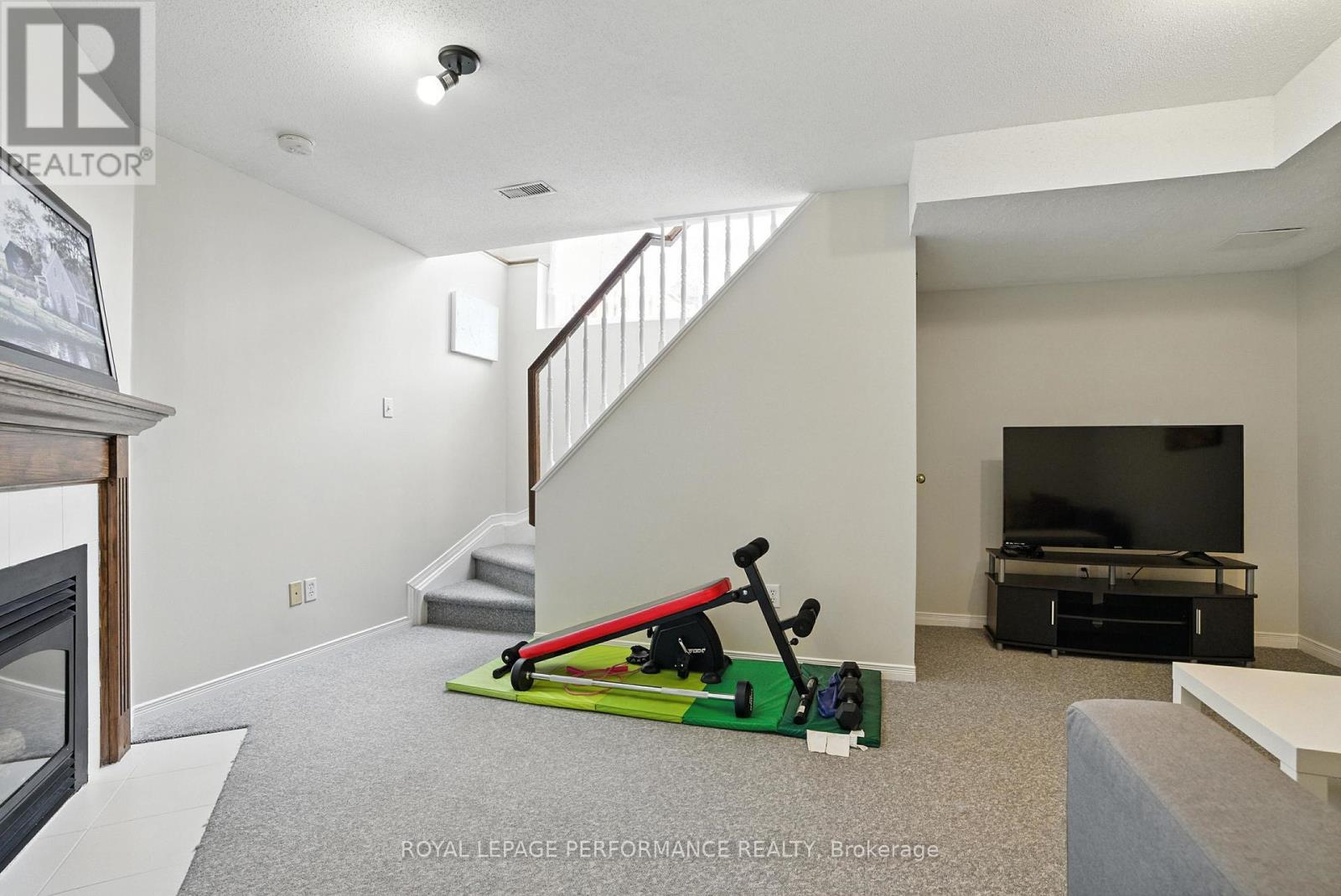 1493 Lynx Crescent