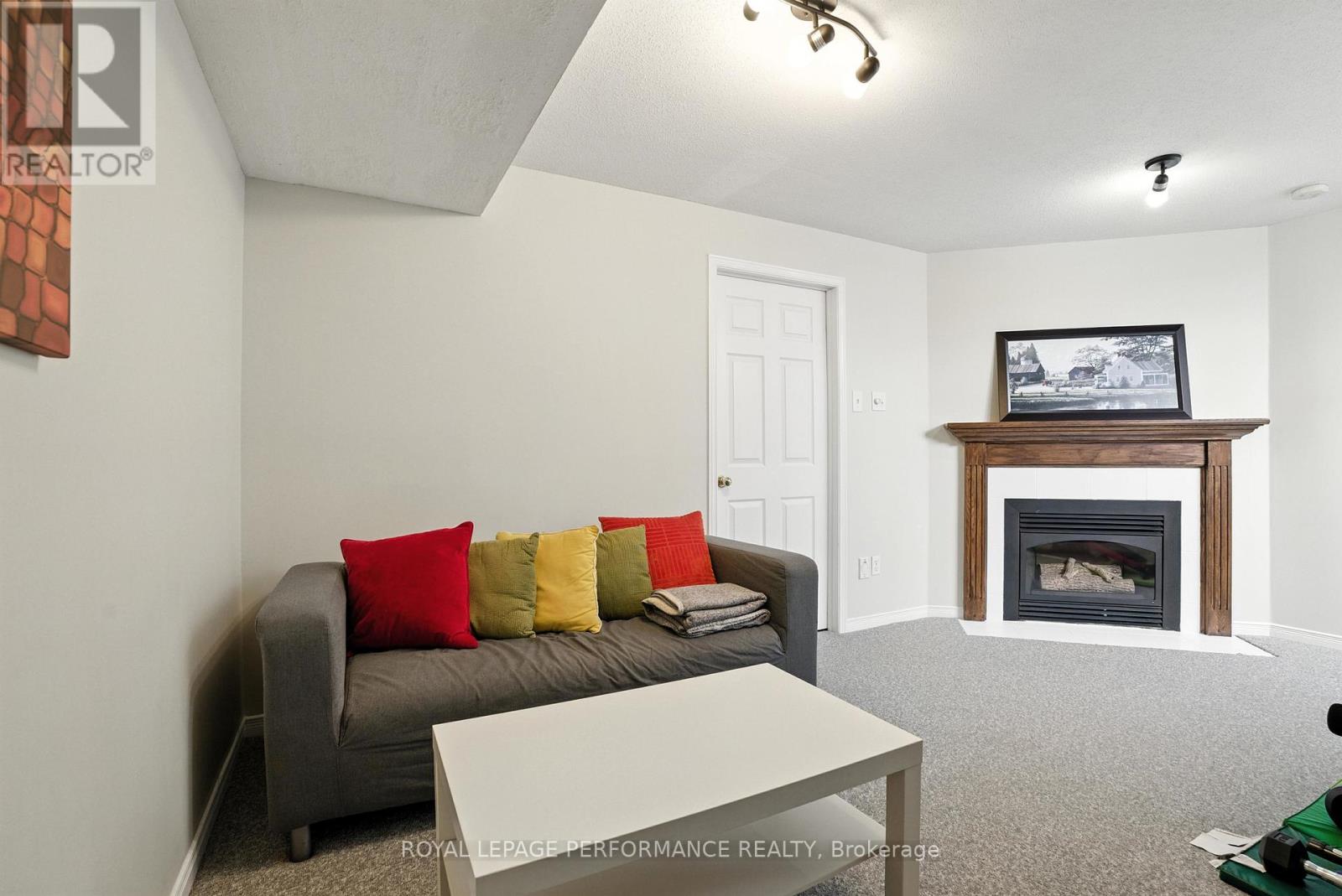 1493 Lynx Crescent