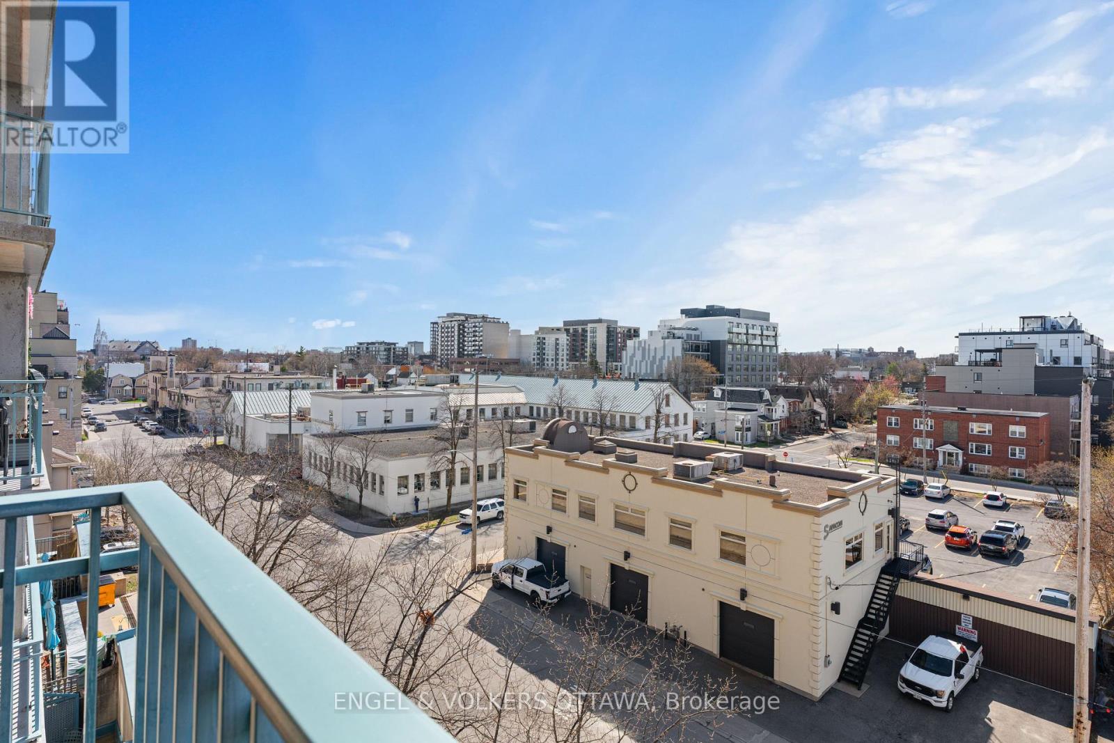 610 - 45 Holland Avenue