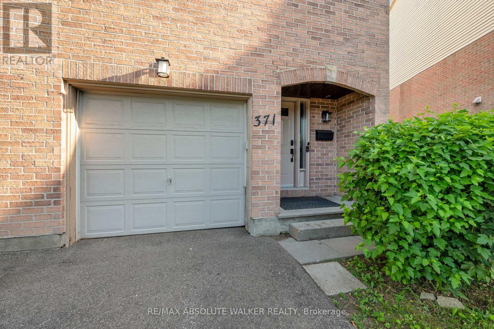 4 - 371 Pickford Drive