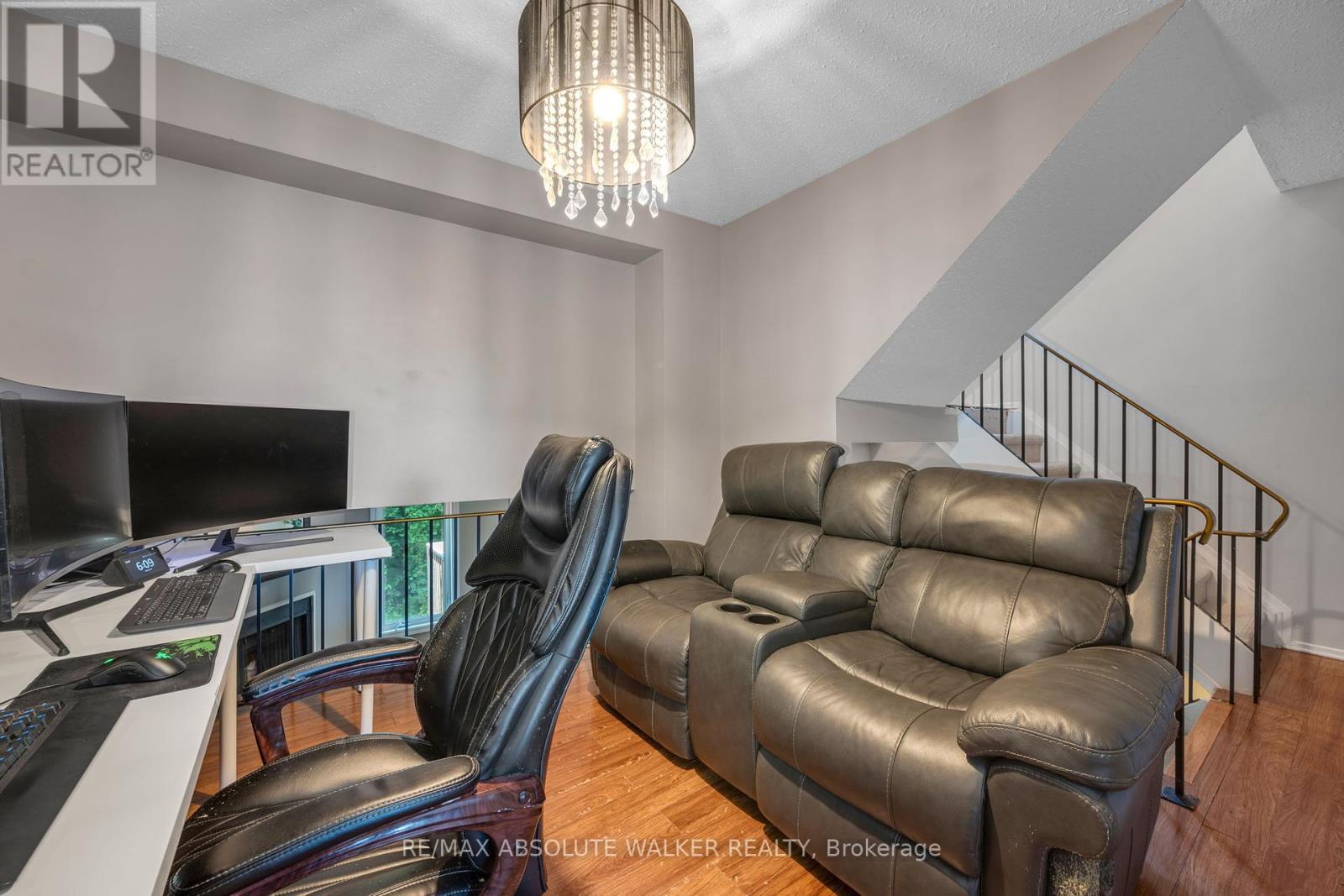 4 - 371 Pickford Drive