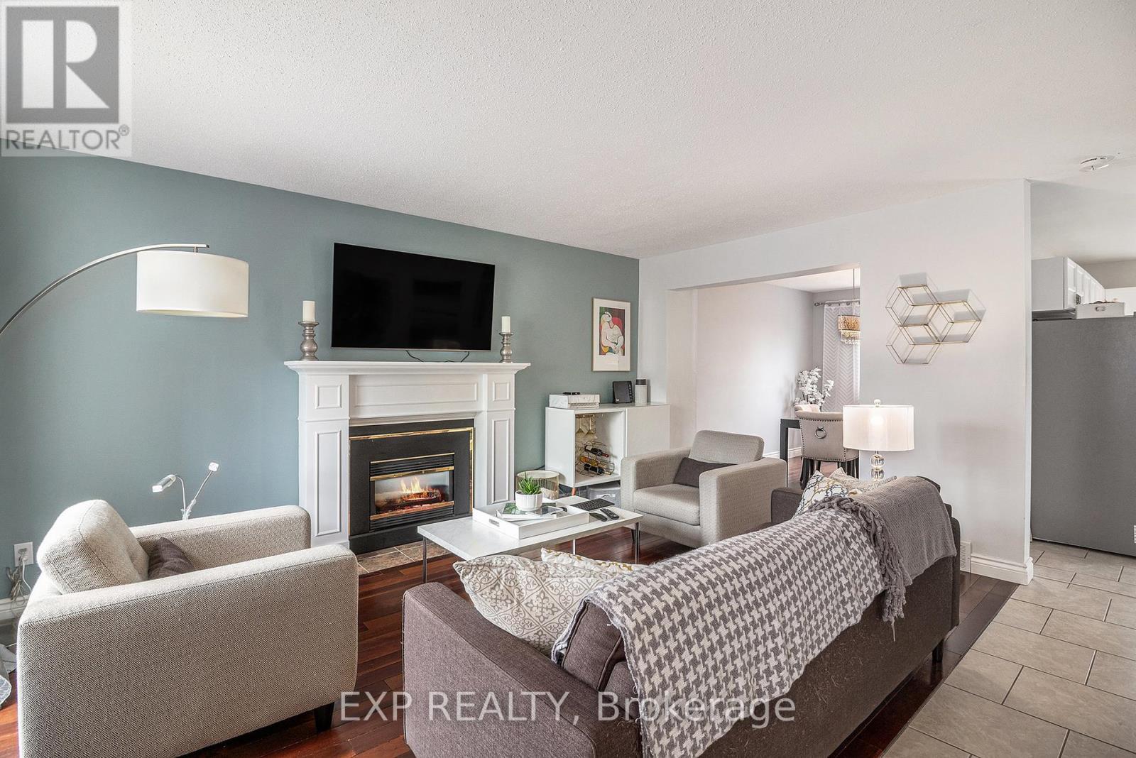 302 Cote-royale Crescent